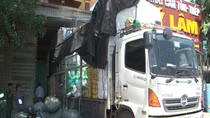 Chặn bắt xe tải chở hàng trăm kiện hàng lậu