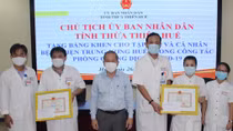 Nhiều tập thể và y, bác sĩ ở Huế được tặng bằng khen về công tác chống COVID-19