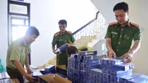 2 vạn bao thuốc lá nhập lậu ngụy trang tinh vi trên xe khách
