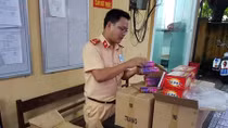 Hơn 1.000 quả pháo trên xe khách Bắc - Nam