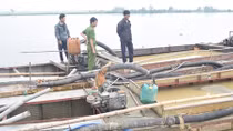 Liên tiếp bắt giữ nhiều thuyền máy “rút ruột” lòng sông Hương