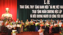 Thừa Thiên - Huế tổ chức trao, truy tặng danh hiệu Bà mẹ VNAH và biểu dương người có công 