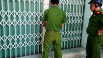 Truy tìm nhóm côn đồ khóa cửa giam lỏng một gia đình 