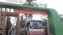 Hàng trăm sinh viên nghèo về quê đón Tết bằng xe miễn phí