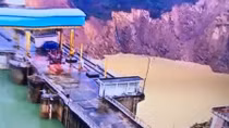 Sạt lở 5.000 khối đất, đá gần chân đập thủy điện Hương Điền 
