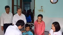 Hơn 3.000 người dân vùng ngập lụt được khám chữa bệnh miễn phí