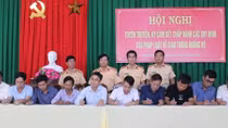 Hơn 500 tài xế ký cam kết chấp hành Luật Giao thông đường bộ