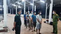 Sáu ngư dân đi bộ từ Đà Nẵng ra Huế trốn cách ly