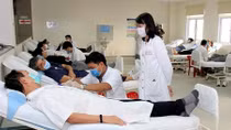 Hơn 200 thầy thuốc tham gia chương trình “Blouse trắng - Trái tim hồng”