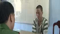 Hàng chục người dân truy đuổi bắt giữ tên trộm túi xách của tiểu thương