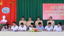 Hơn 500 tài xế ký cam kết chấp hành quy định Luật Giao thông đường bộ