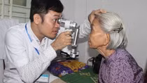 Hơn 1.500 bệnh nhân ở Huế được khám, điều trị miễn phí bệnh lý về mắt