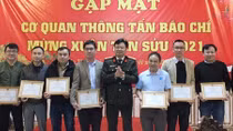 Phóng viên Báo CAND được Công an tỉnh Thừa Thiên Huế tặng giấy khen