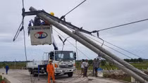 Điện lực Thừa Thiên Huế lên tiếng về hơn 400 cột điện gãy, đổ trong bão
