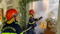 Cháy nhà tang lễ, nhiều người dự đám hoảng hốt tháo chạy