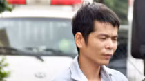 Cha mẹ đi làm ăn xa, con gái ở nhà bị gã hàng xóm xâm hại