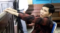 Ép vợ cũ uống thuốc sâu để níu kéo tình cảm