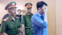Đâm chết bạn cờ bạc vì nghi bị lừa bịp
