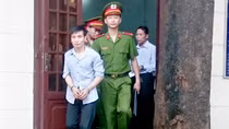 Nam hành khách quá cảnh ở sân bay Tân Sơn Nhất cùng 2,4kg ma tuý 