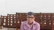 Cụ ông lừa có người nhà Công an để... chạy án!?