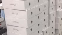 Phát hiện lô iPhone và iPad cực lớn qua đường chuyển phát nhanh