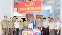 Công an Bình Định trao nhà nghĩa tình đồng đội