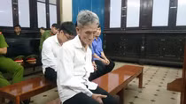 Người đàn ông lượm ve chai giở trò đồi bại với bé gái 10 tuổi