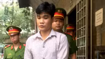 Con nghiện giấu gần nửa kg ma tuý trong người