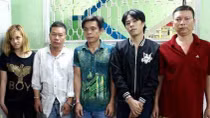 Gã xe ôm, điều tiếp viên chặt chém du khách nước ngoài