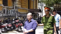 Chủ salon ô tô dùng "chiêu độc" lừa chiếm đoạt hàng trăm tỷ đồng rồi trốn sang Mỹ