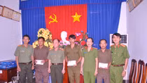 Trao tiền xây nhà tình nghĩa tặng 3 công an xã ở Tây Ninh
