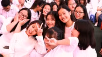 Tà áo trắng trong ngày khai trường