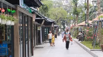 Không gian thoáng đãng trên con phố sách Hà Nội