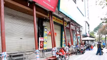 Dãy nhà "chống nạng" trên phố Hà Nội