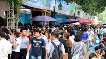 Chen chân ở Hội sách mùa thu
