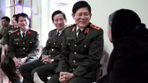 Học viện ANND thăm, tặng quà gia đình chính sách tỉnh Hà Nam