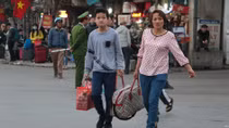 Bến xe vắng vẻ khác thường, người dân lỉnh kỉnh đồ đạc trở về sau kỳ nghỉ Tết 
