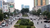 Dải phân cách đường Nguyễn Chí Thanh đang là con đường bất đắc dĩ