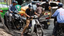 Dây cáp phủ kín đường, đánh bẫy dân Thủ Đô