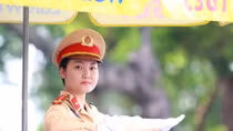 CSGT Hà Nội căng mình bám đường ngày nắng nóng đỉnh điểm