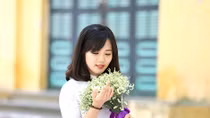 Nữ sinh An ninh duyên dáng trong tà áo dài thướt tha
