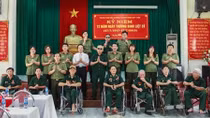 Học viện ANND thăm, tặng quà Trung tâm điều dưỡng thương binh Duy Tiên 