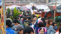 Chen chân ở chợ Viềng trước giờ khai hội 