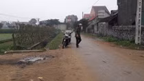 Mang kiếm chém nhau trong đêm, 3 người nhập viện