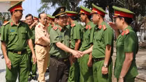 Thứ trưởng Nguyễn Văn Sơn kiểm tra công tác tại Công an Cà Mau