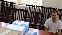 “Ôm” 20 bánh heroin, 17 ngàn viên ma túy tổng hợp lên xe khách