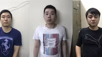 Bàn giao 3 đối tượng truy nã cho Công an Trung Quốc