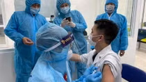 Thêm 2 trường hợp phản ứng nặng sau tiêm vaccine phòng COVID-19