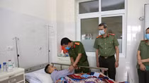 Trung úy Công an bị đâm thủng gan, dạ dày khi truy bắt tội phạm ma túy