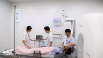 Giáo sư ung bướu lên tiếng về việc “Chữa khỏi ung thư chỉ bằng thực dưỡng”